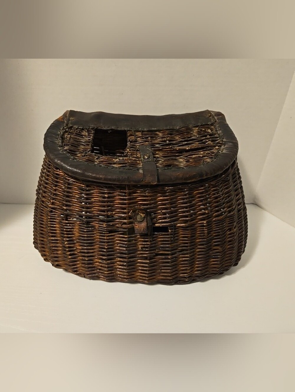 Vintage Wicker Leather Trim Trout Fly Fishing Creel Basket. Fisherman  Fish Camp